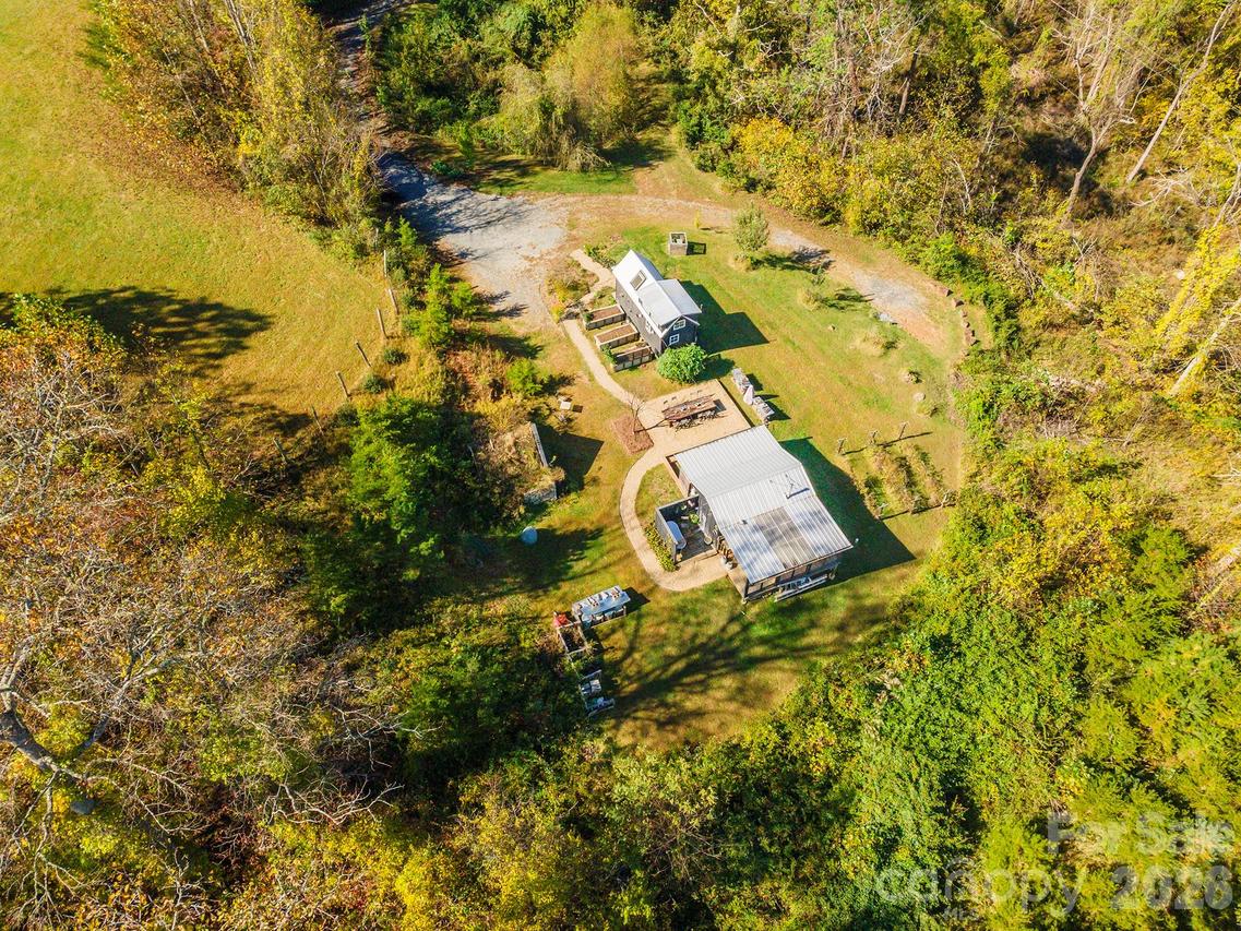 411 Magnolia Ln., Marshall, NC 28753
