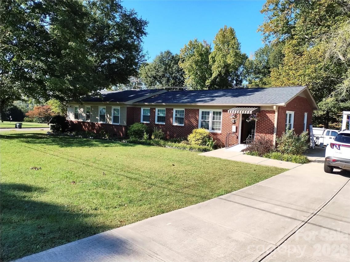 300 W J St., Newton, NC 28658