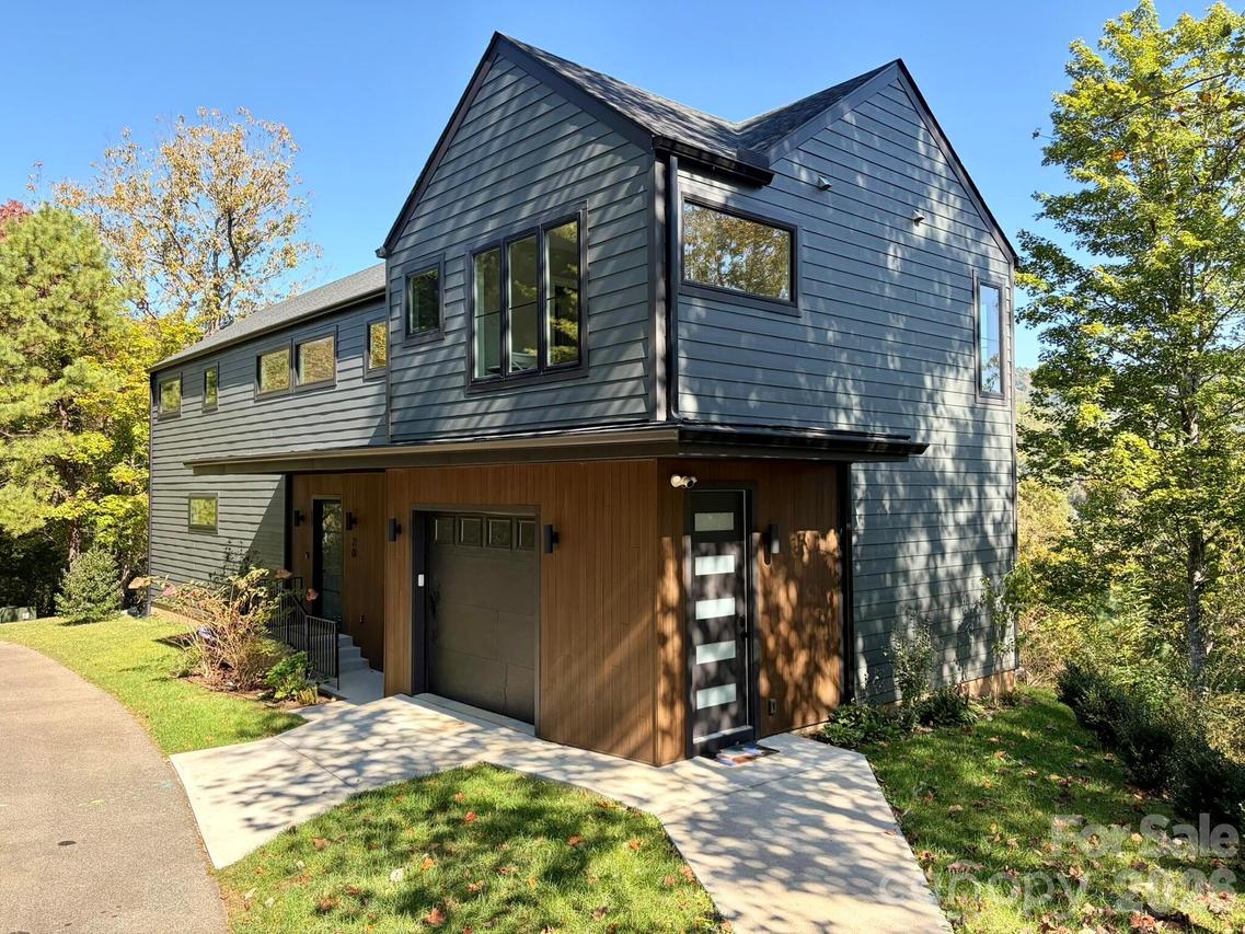 70 Knobby Ln., Franklin, NC 28734