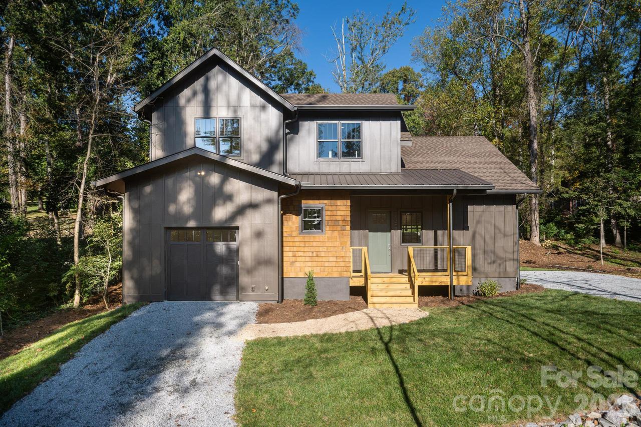 140 Walnut St., Arden, NC 28704