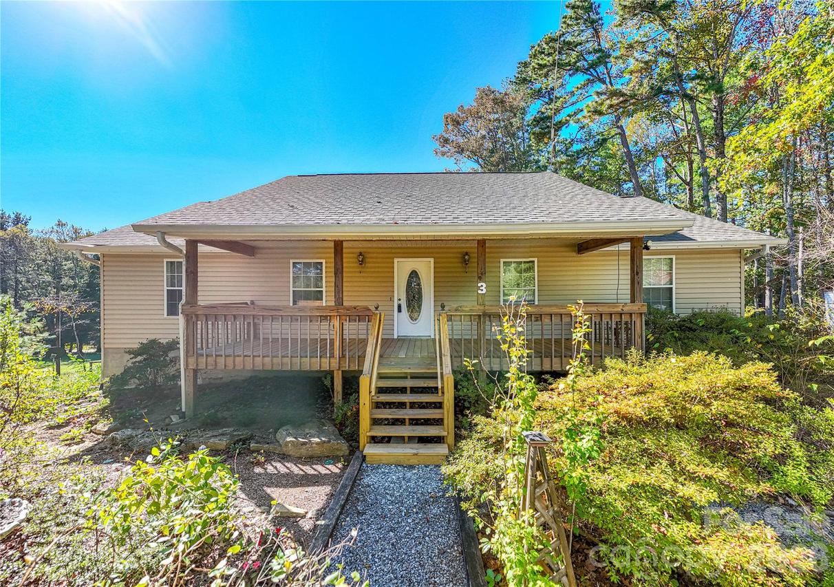 3 Edna Oaks Rd., Hendersonville, NC 28792