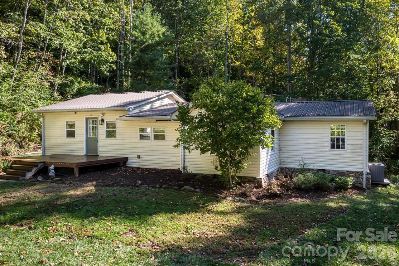 89 Sayles Town Rd., Fairview, NC 28730