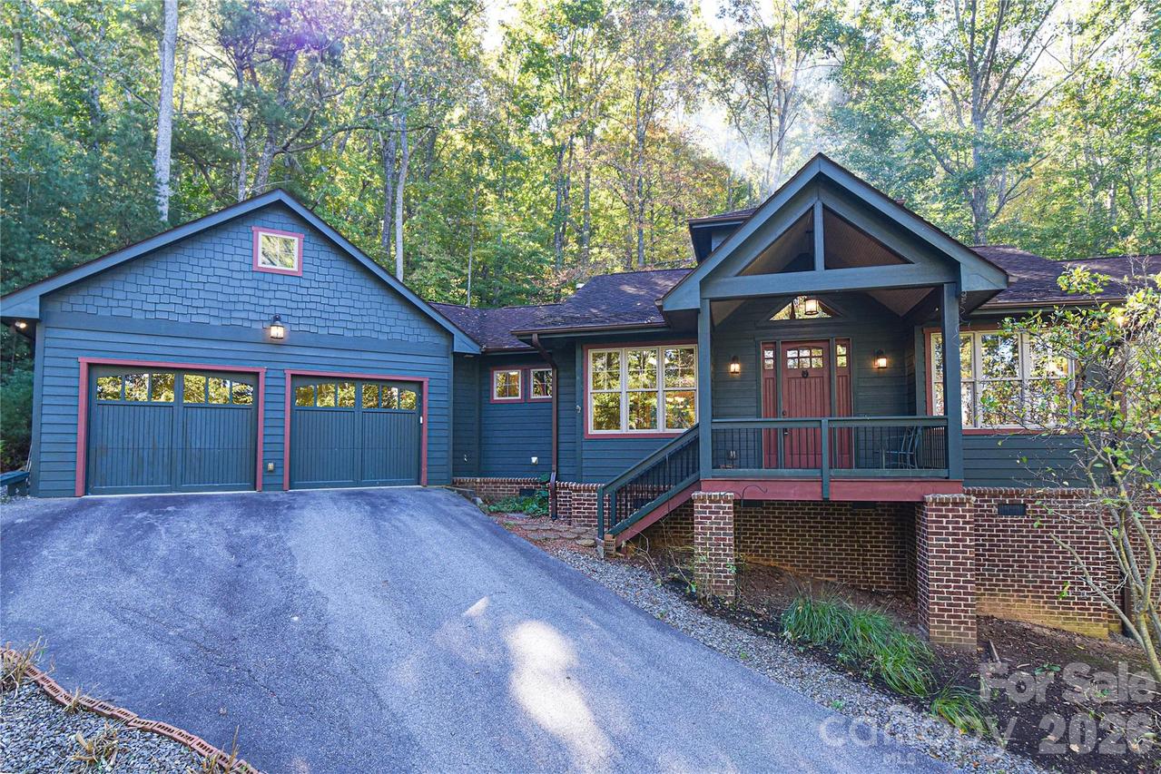 39 Oak Hollow Dr., Asheville, NC 28805