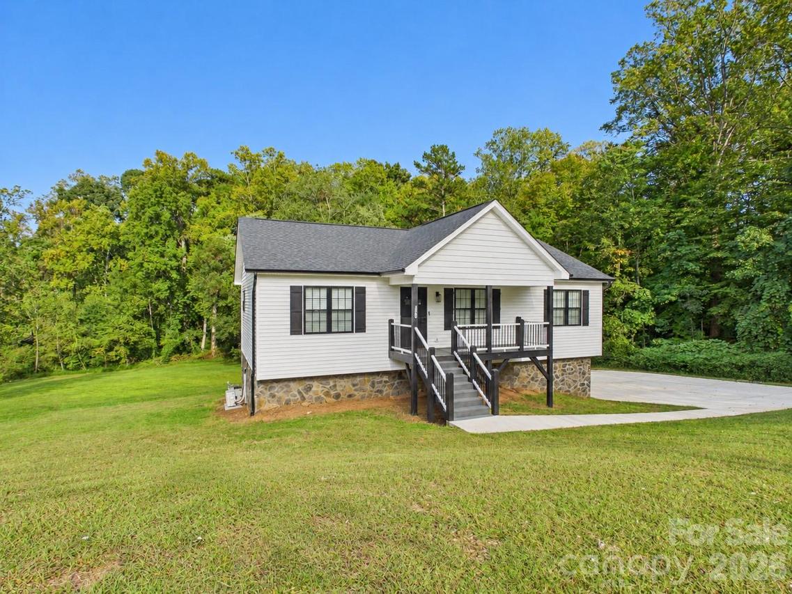 180 29th Avenue Pl., Hickory, NC 28601