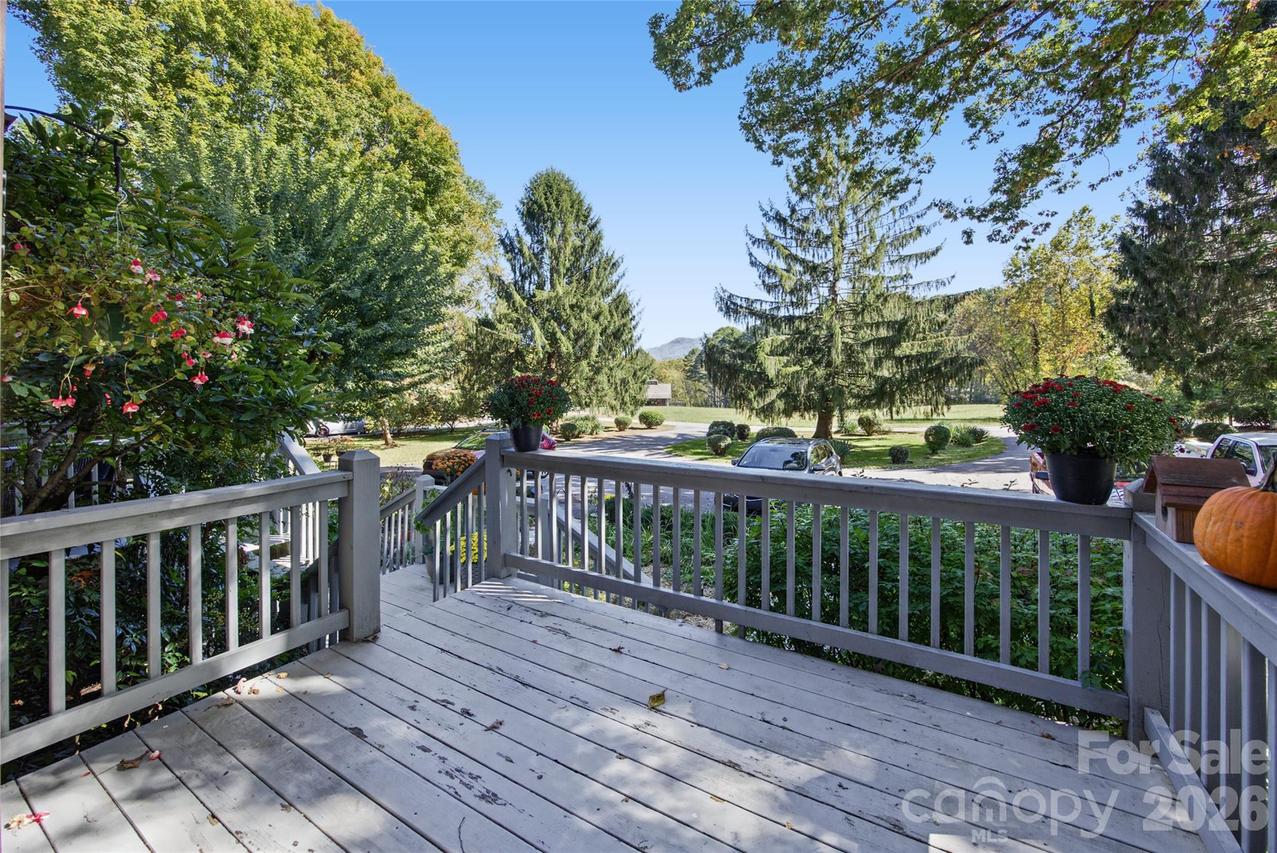 85 Wildflower Ln., Waynesville, NC 28786