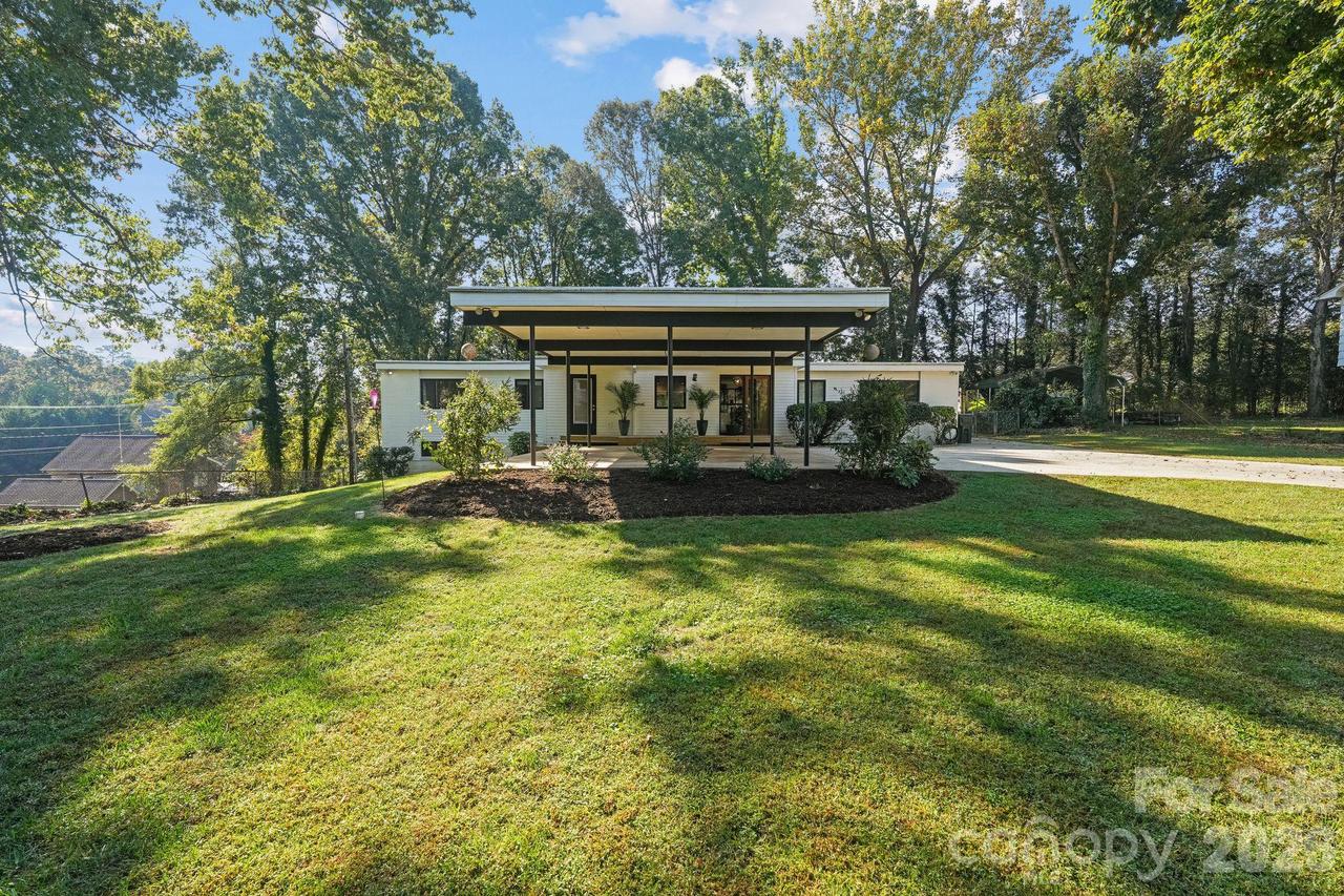 1077 19th Avenue Pl., Hickory, NC 28601