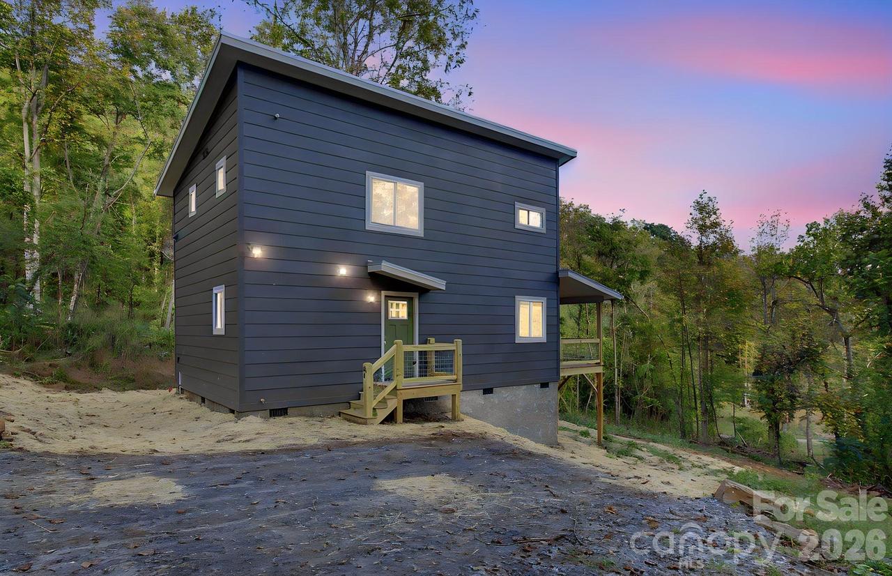 84 Skip Stone Rd., Asheville, NC 28803