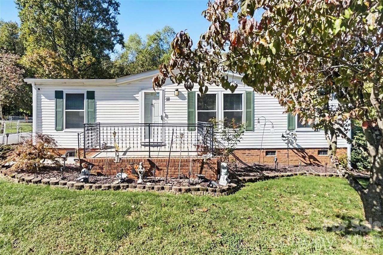 111 Mountain Brook Dr., Bessemer City, NC 28016