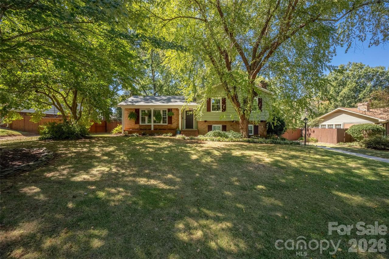 1912 Wedgedale Dr., Charlotte, NC 28210