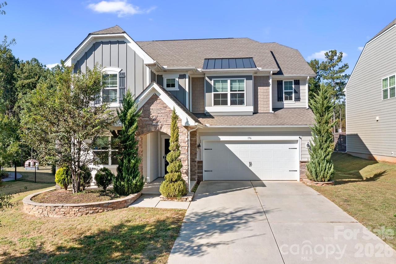 196 Falls Cove Dr., Troutman, NC 28166
