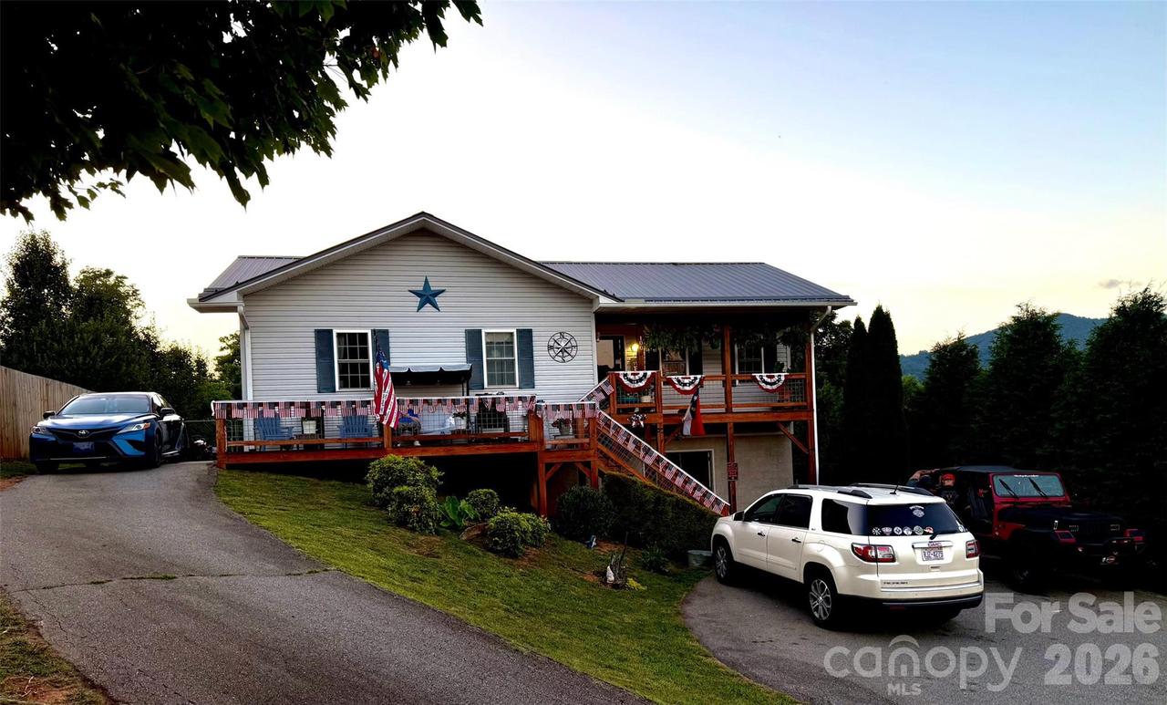 100 Barefoot Ridge, Clyde, NC 28721