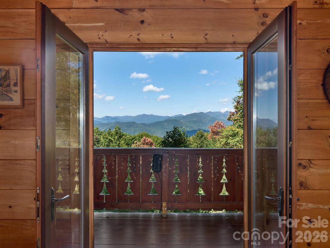 8 Edelweiss Ln., Swannanoa, NC 28778