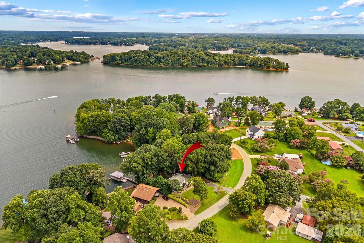9598 Riviera Dr., Sherrills Ford, NC 28673