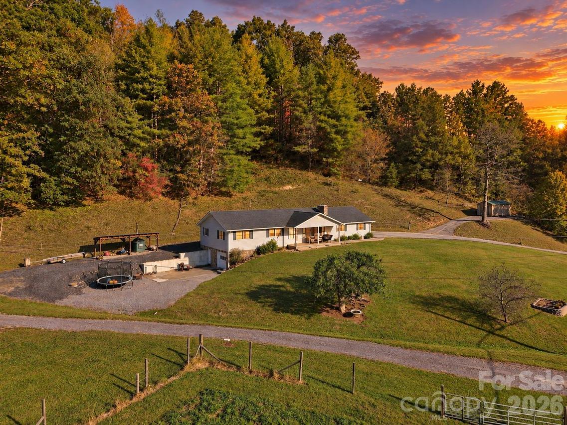 900 Prices Creek Rd., Burnsville, NC 28714