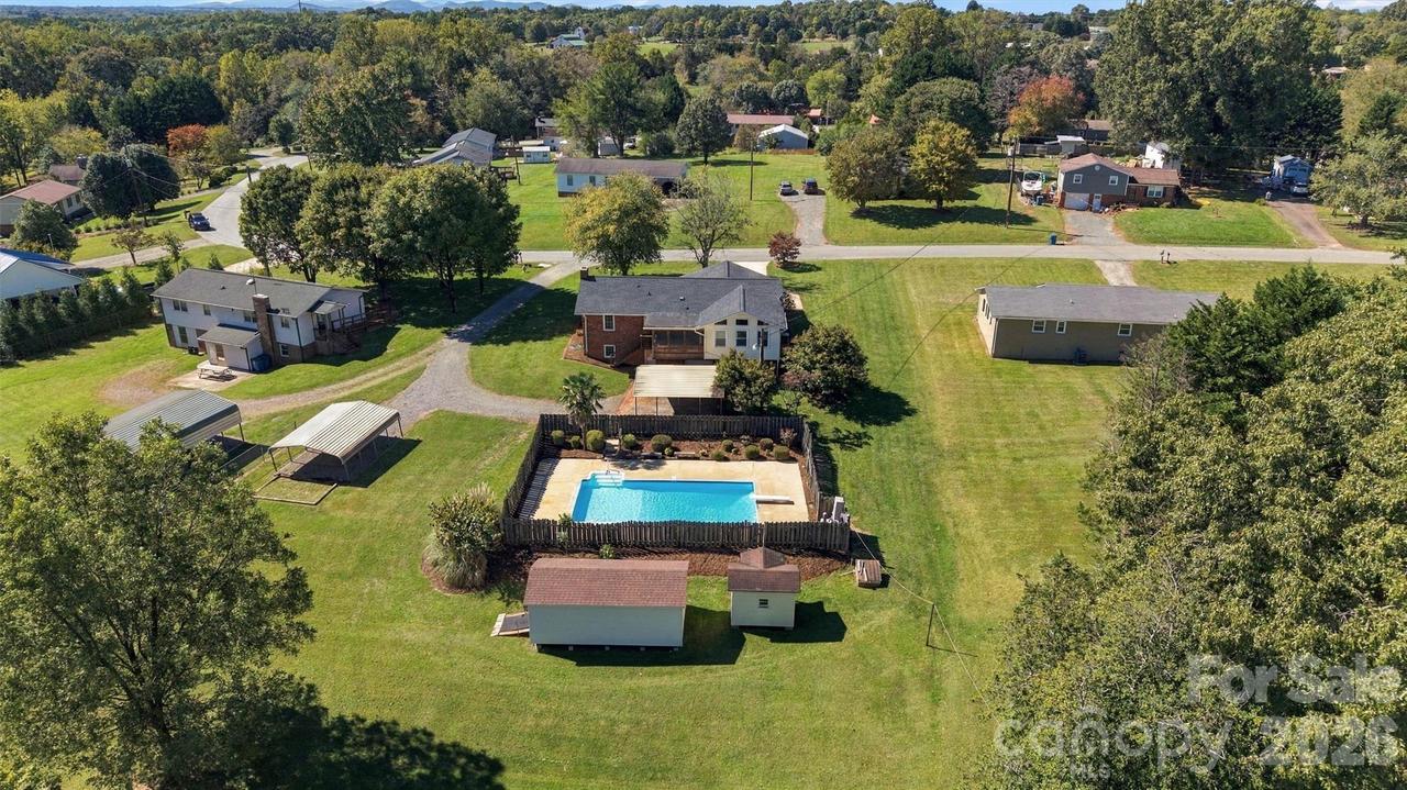 139 Greenlea Cir., Taylorsville, NC 28681