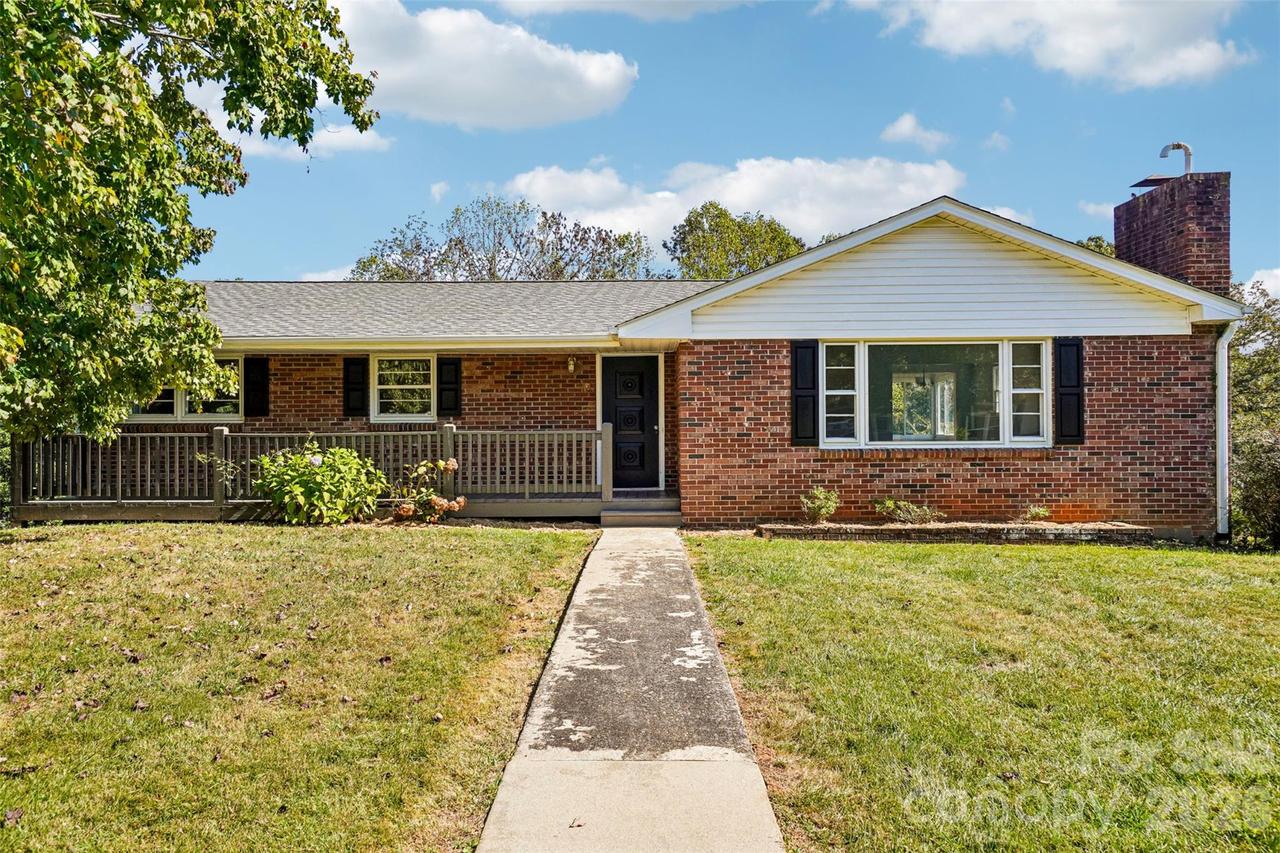 28 Highland St., Weaverville, NC 28787