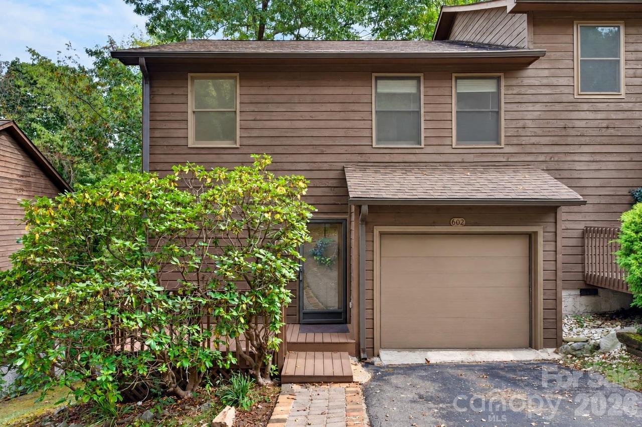 602 Parkway Vista Dr., Asheville, NC 28805