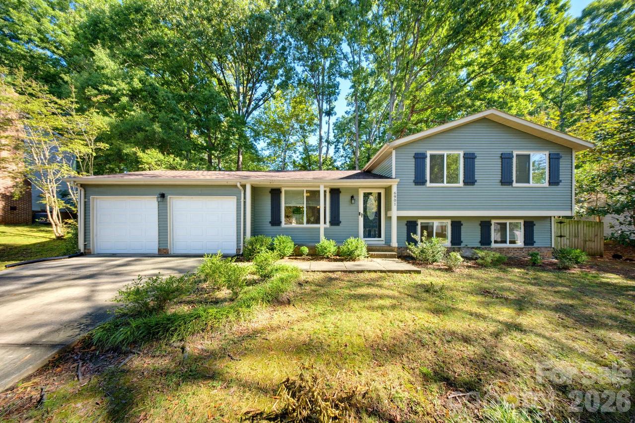 6901 Rollingridge Dr., Charlotte, NC 28211