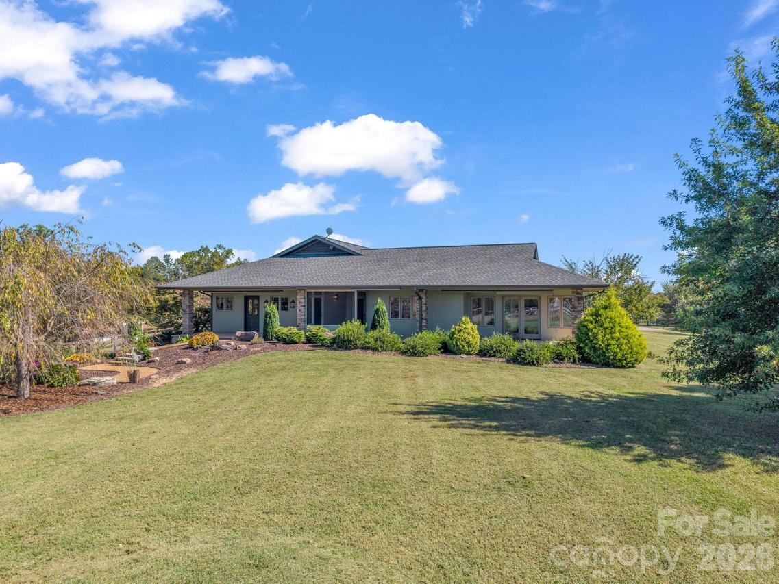 401 Over Hill Dr., Tryon, NC 28782