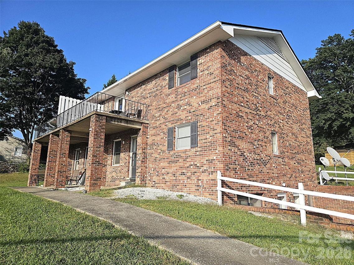 1906 Old Spartanburg Rd., Hendersonville, NC 28792