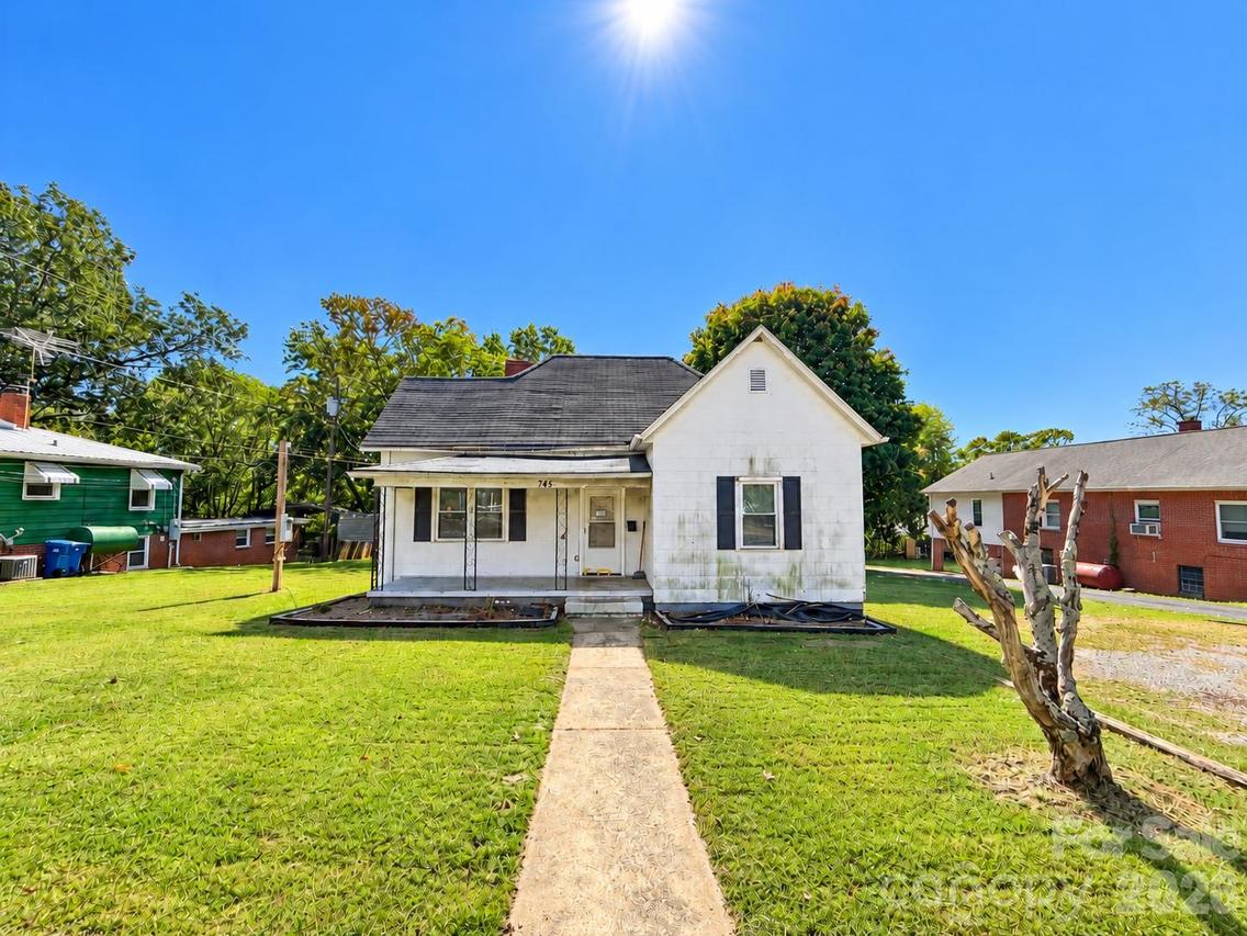 745 6th Ave., Hickory, NC 28602