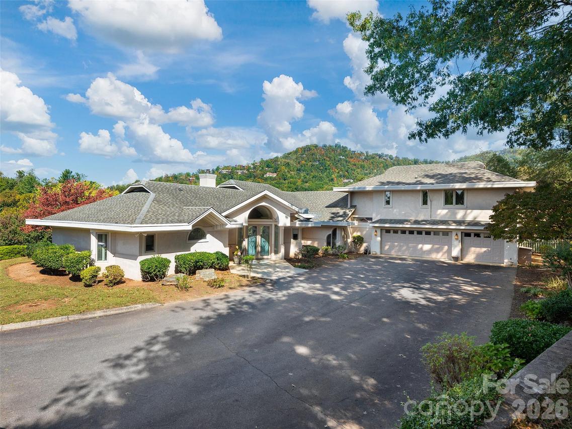 4 Oxford Ct., Asheville, NC 28804