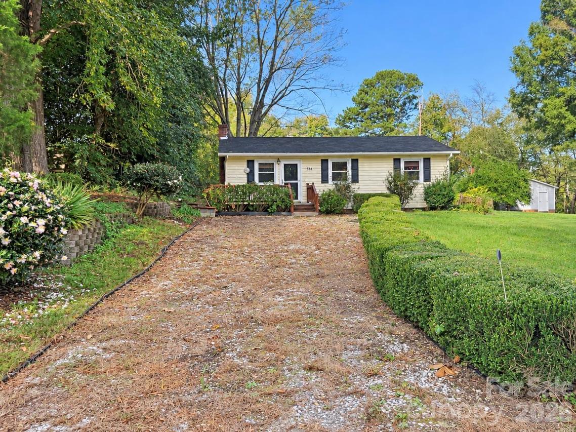 586 Shiloh Rd., Statesville, NC 28677