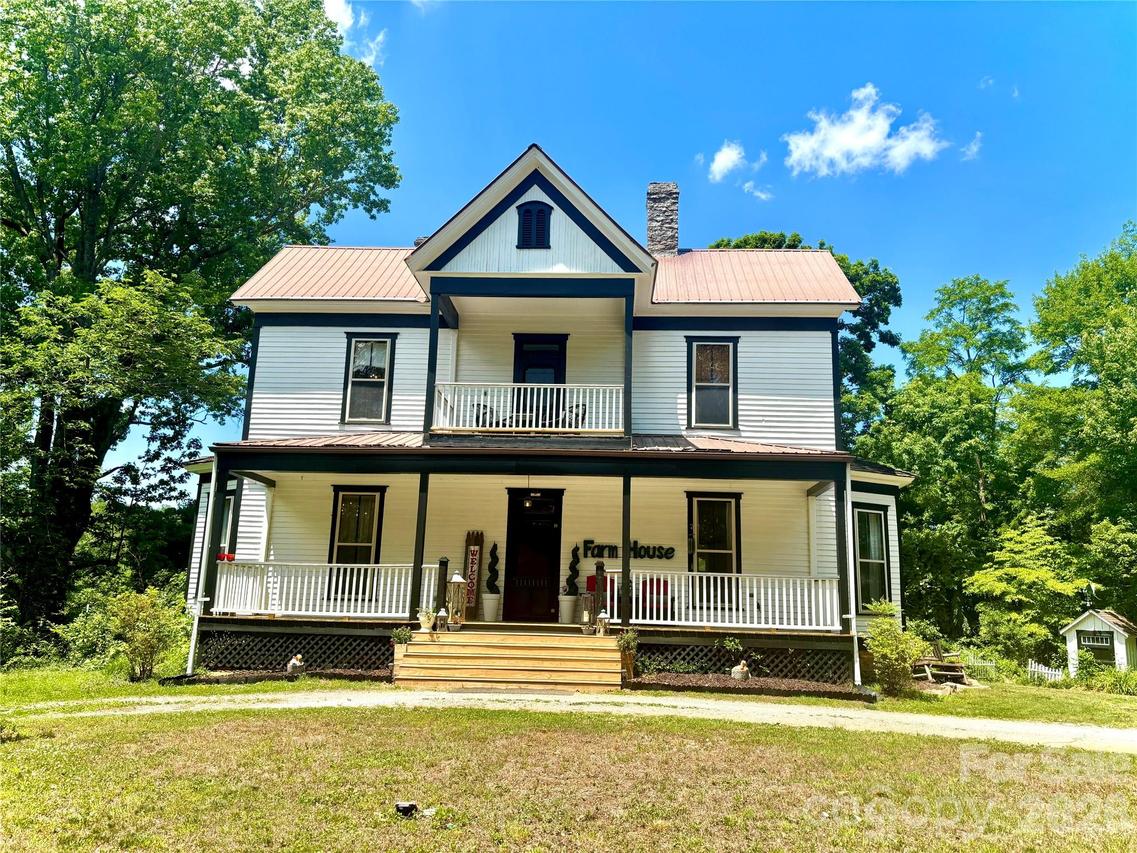 219 Stoney Mountain Rd., Hendersonville, NC 28791