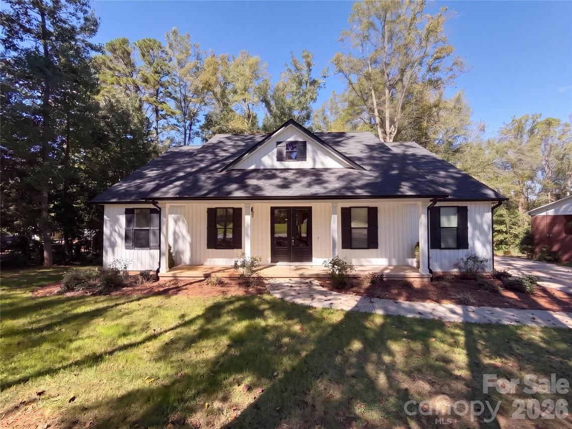 8807 Crestwood Dr., Mount Pleasant, NC 28124
