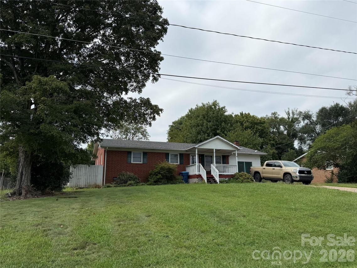5507 Valley Field Rd., Hickory, NC 28602