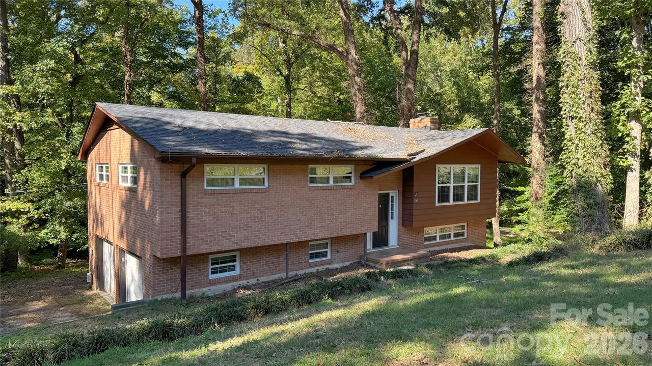 350 Waycross Dr., Charlotte, NC 28214