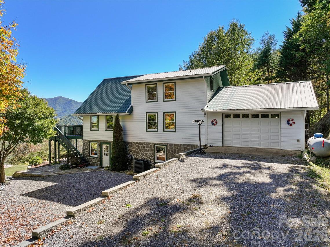 471 Mcnary Dr., Clyde, NC 28721