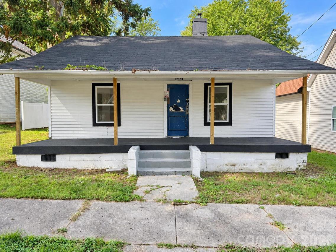 930 4th St., Statesville, NC 28677