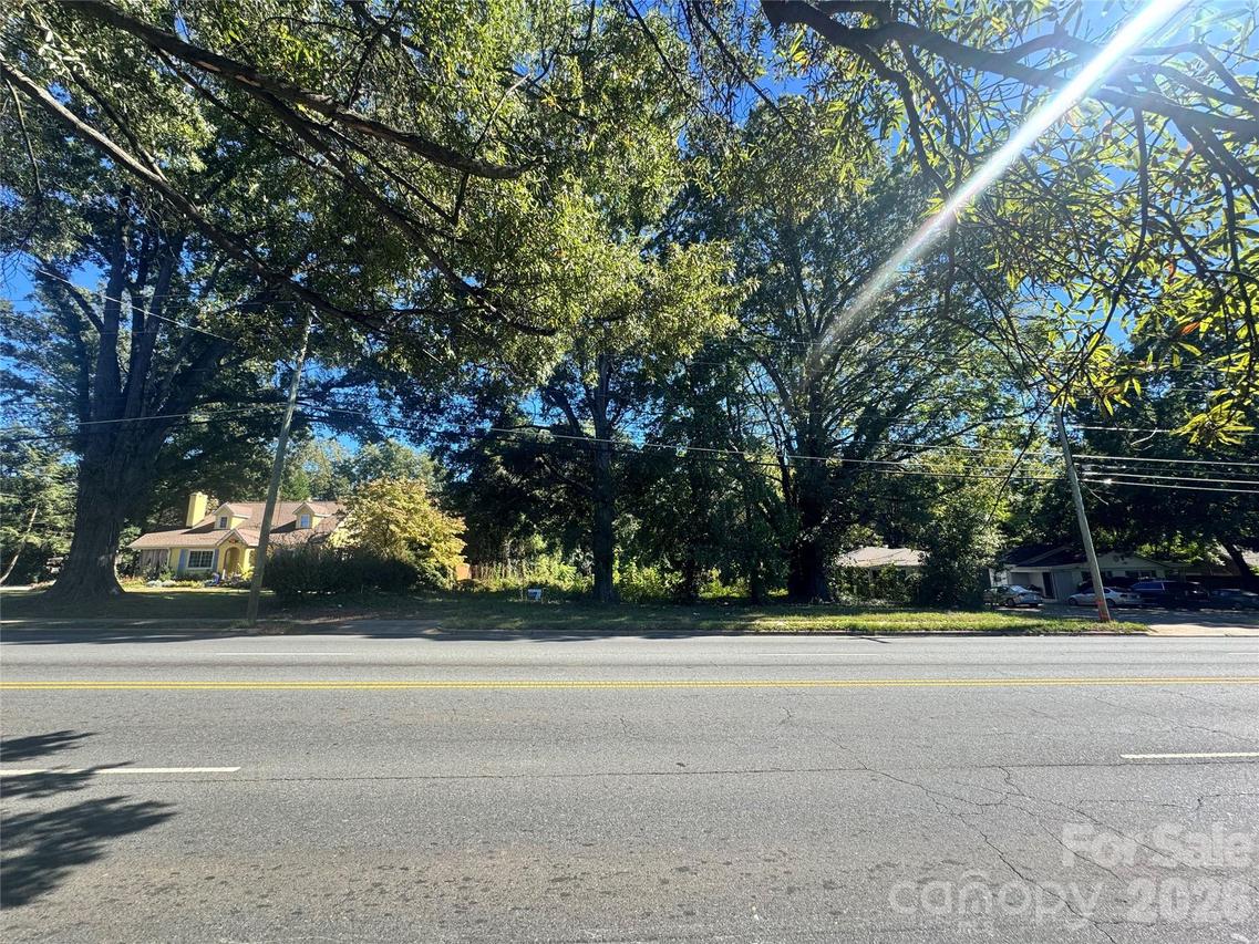 2439 Eastway Drive Dr., Charlotte, NC 28205