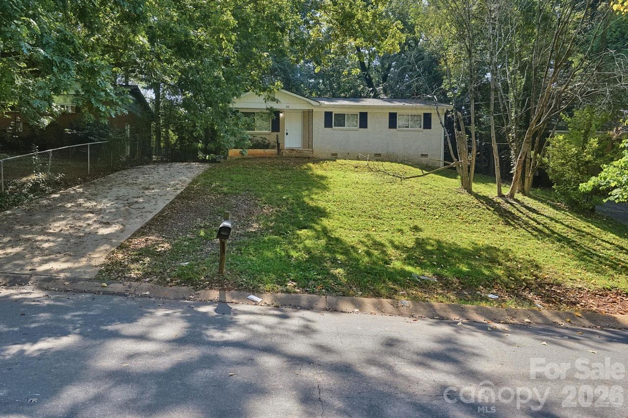 301 Edgegreen Dr., Charlotte, NC 28217