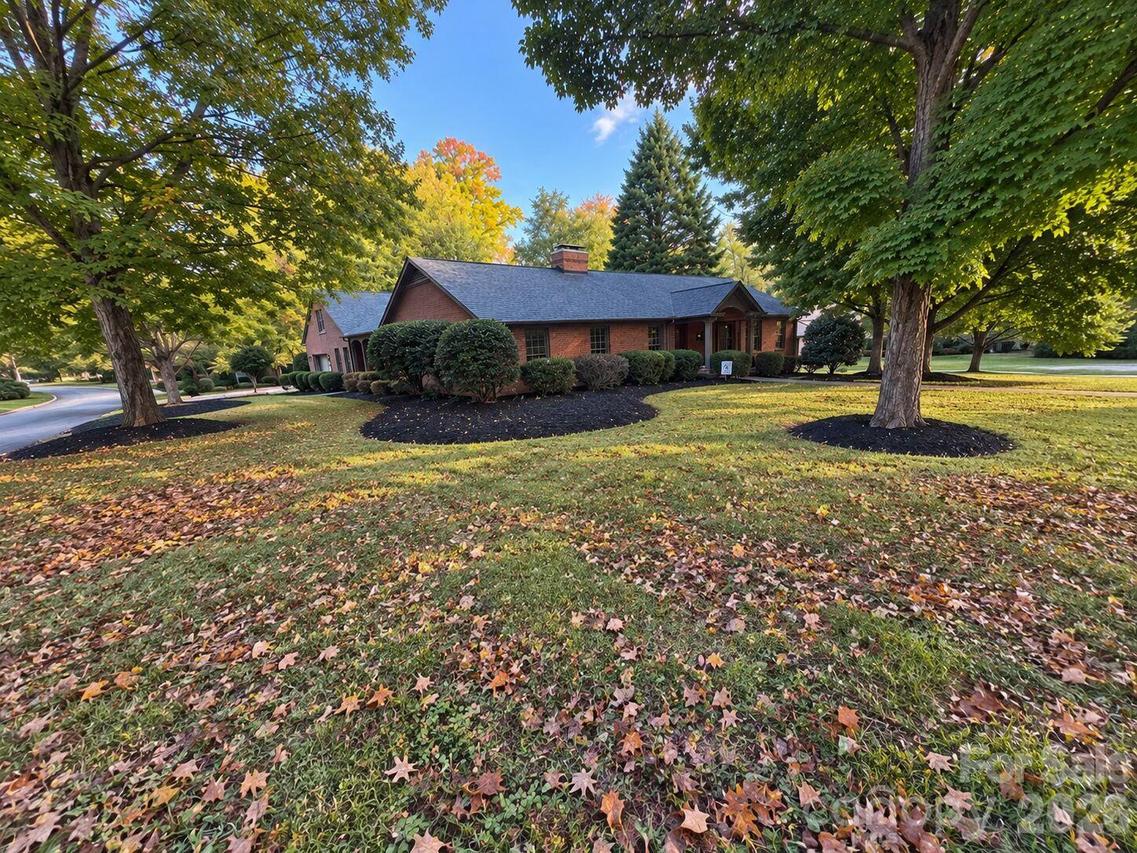 701 Manning Dr., Charlotte, NC 28209