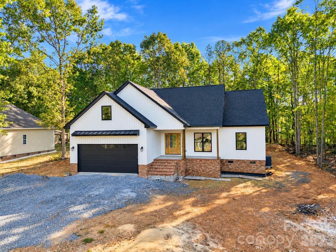 966 Hathcock Glen Dr., Oakboro, NC 28129