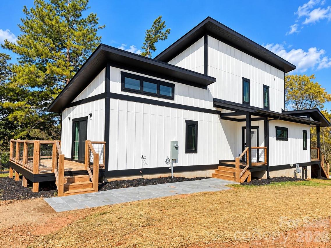 3 Locust St., Asheville, NC 28804