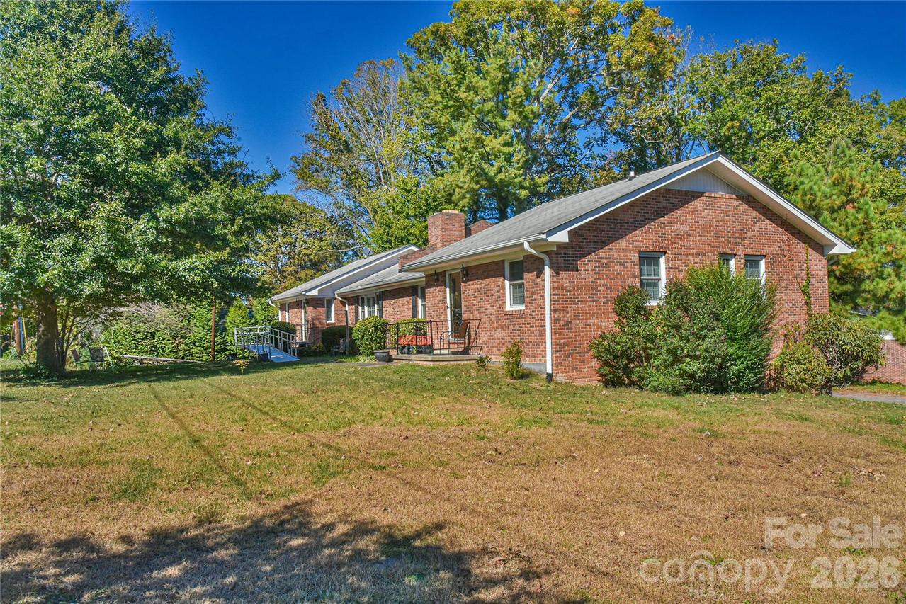 2 Adamswood Rd., Asheville, NC 28803