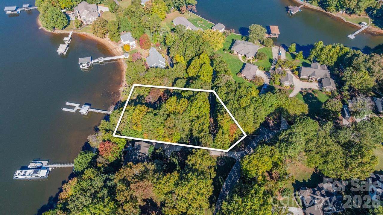115 Honeysuckle Ln., Mooresville, NC 28117