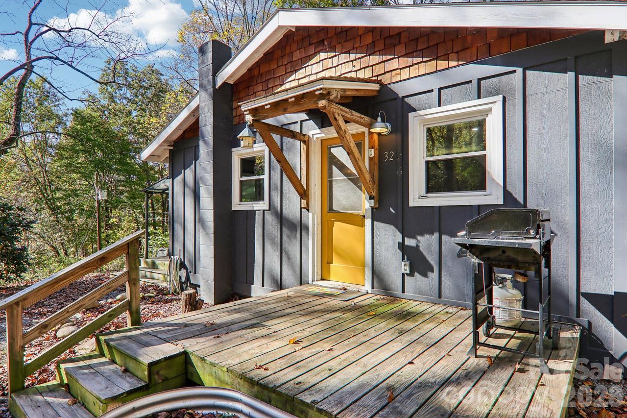 32 Viola Ln., Swannanoa, NC 28778