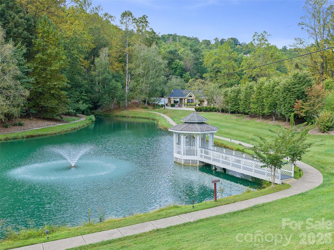 66 High Fields Ct., Hendersonville, NC 28791