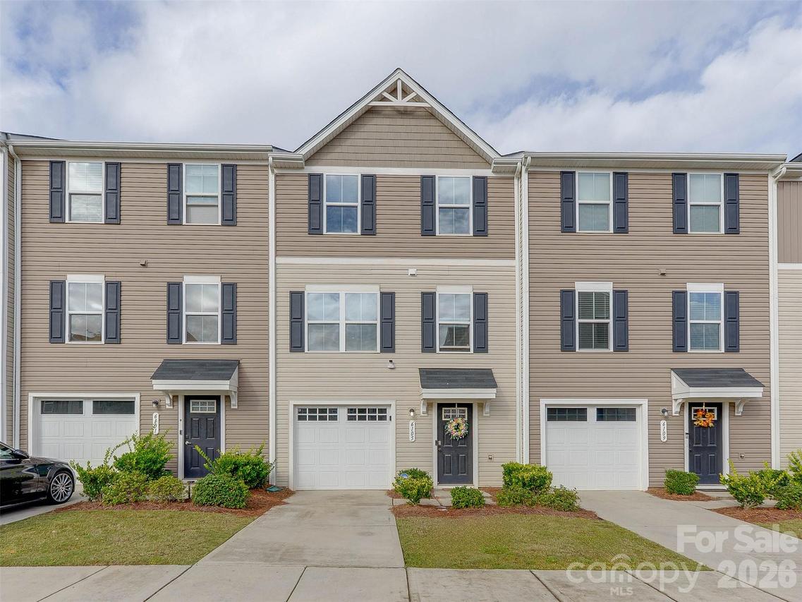 6105 Cutwater Cir., Charlotte, NC 28269