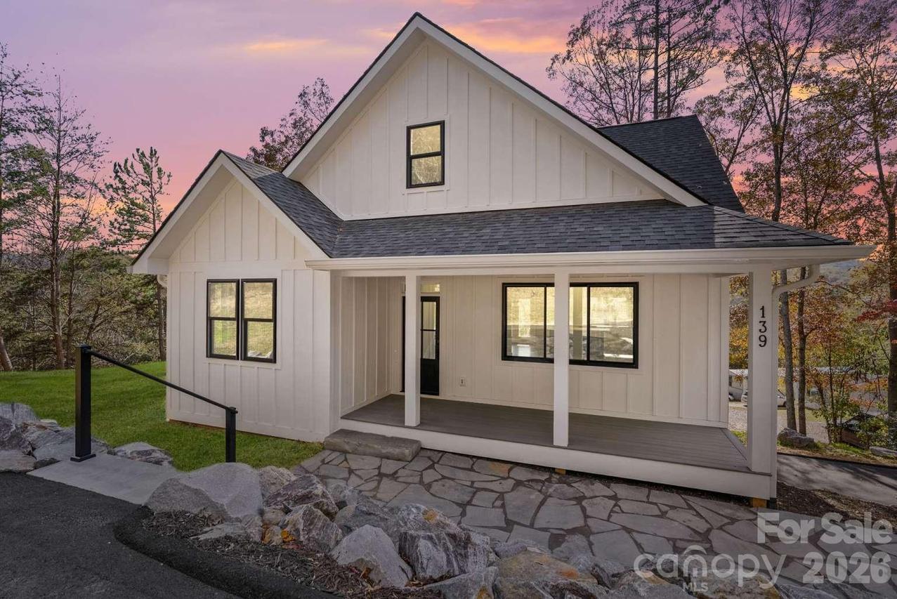 139 Courtney Ln., Candler, NC 28715