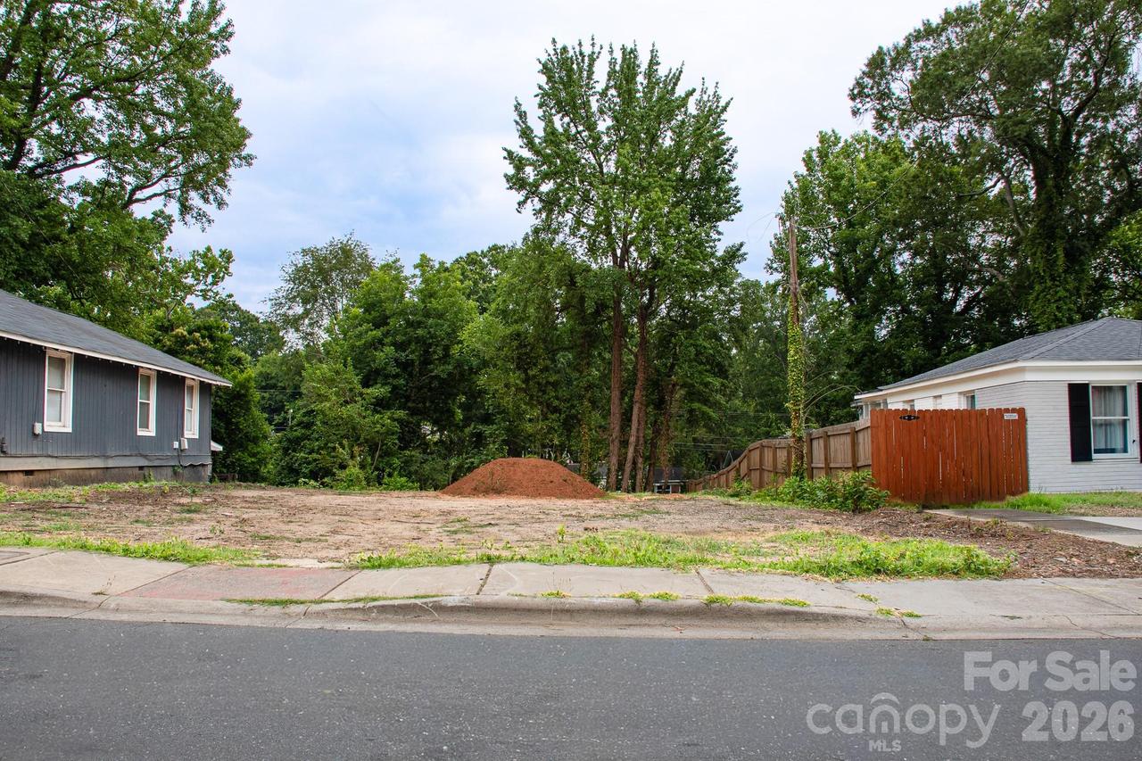 2321 Dundeen St. #4, Charlotte, NC 28216