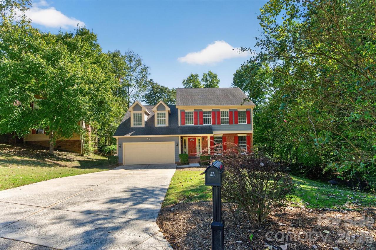 12427 Woodside Falls Rd., Pineville, NC 28134