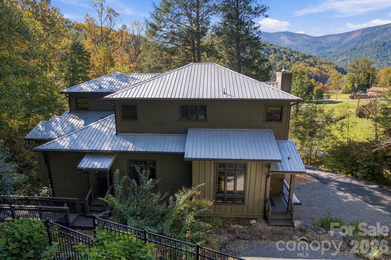 39 Williams Cove Rd., Black Mountain, NC 28711