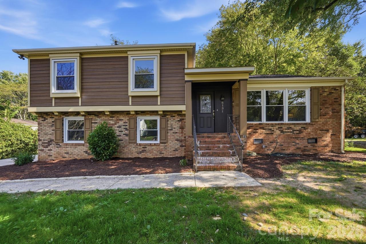 6131 Coach Hill Ln., Charlotte, NC 28212