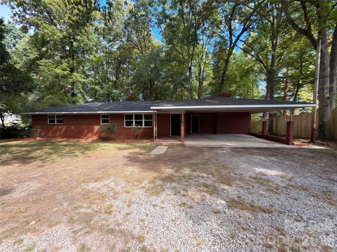 1632 Carolina Cir., Gastonia, NC 28054