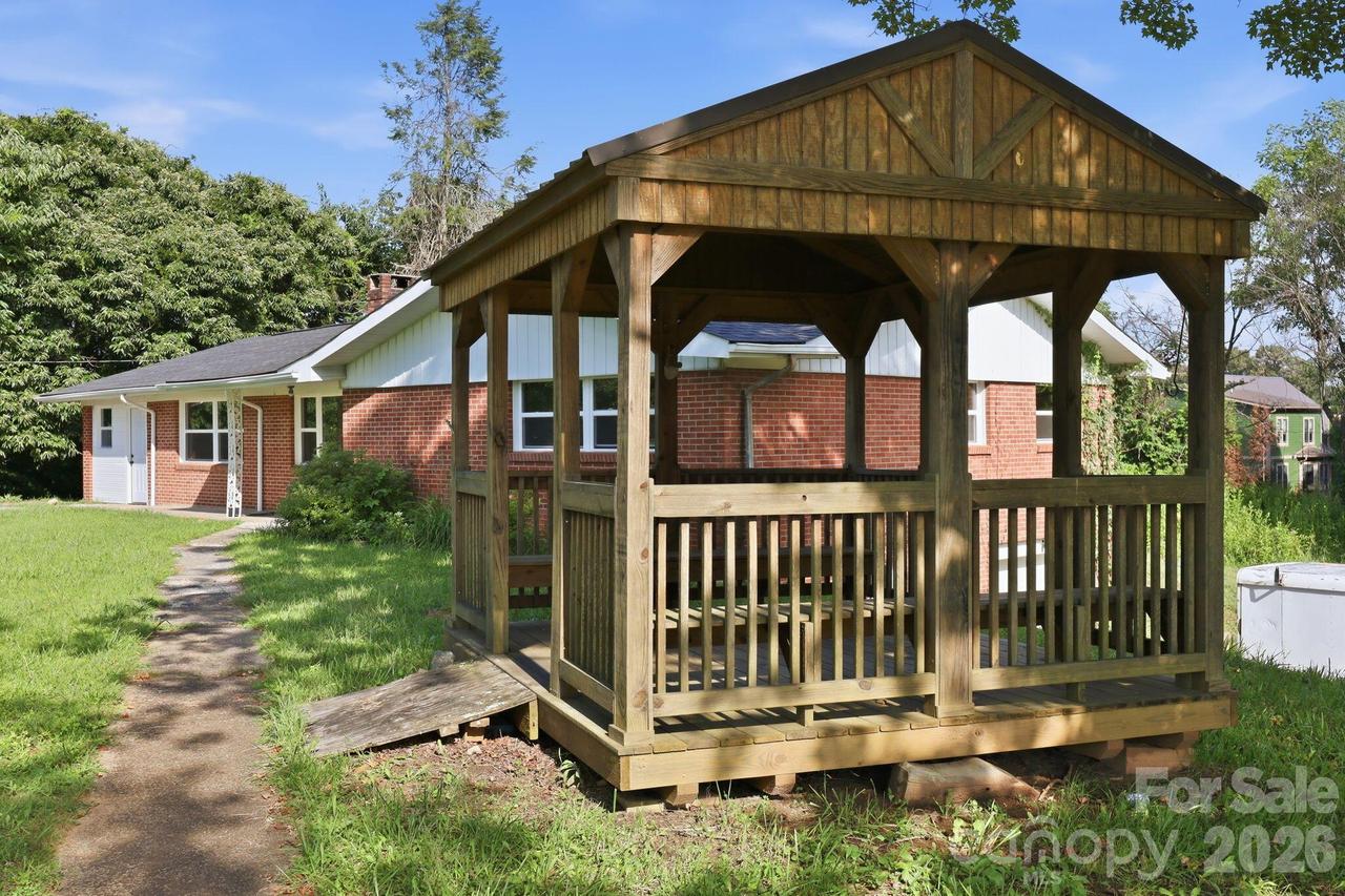 1496 Jenkins Valley Rd., Alexander, NC 28701